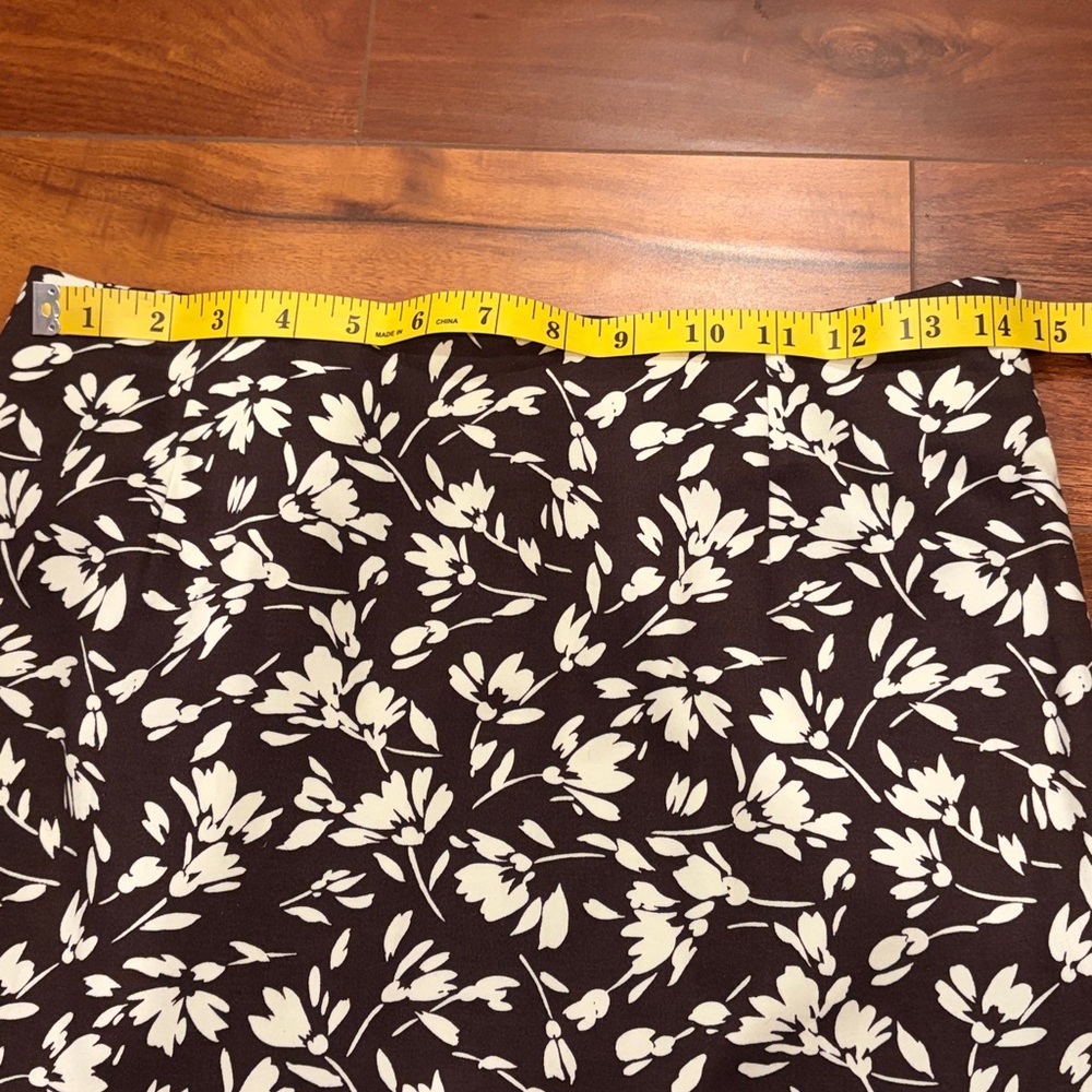 Lauren Ralph Lauren Brown & White Floral Pencil Skirt Size 2P NWT - Picture 7 of 9